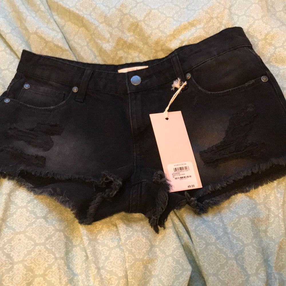 🏝sun and shadow black distressed denim shorts